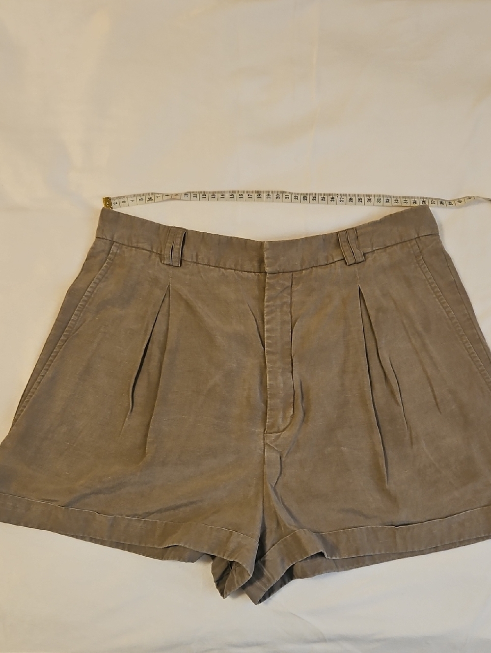 Saint Laurent Pleated High-Waist Cuffed Shorts in Taupe - Picture 2 of 9